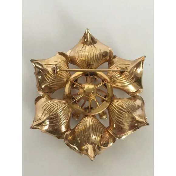 Flower Pin Brooch Vintage Gold Tone with Rhinestones Fashion Jewelry Accessory - Picture 4 of 5